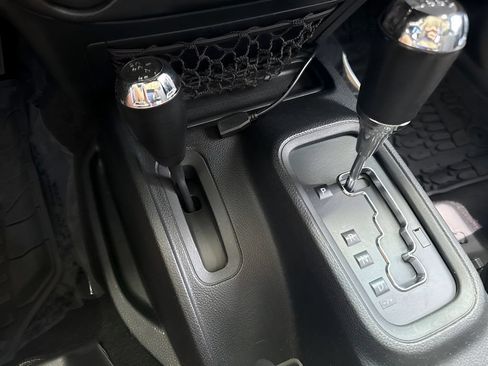 Used 2017 Jeep Wrangler Unlimited Sport w/ Quick Order Package 24S AWD/4WD image 18