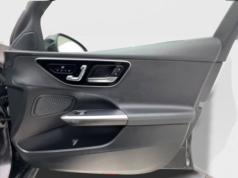 Used 2025 Mercedes-Benz C 300 Sedan image 31