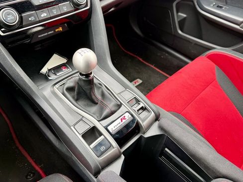 Used 2018 Honda Civic Type R image 16