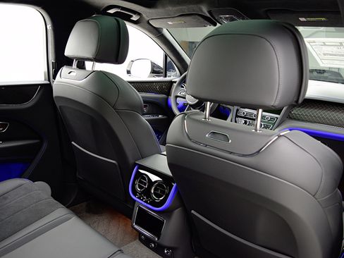 New 2025 Bentley Bentayga image 38
