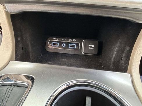 Used 2021 Jeep Grand Cherokee Limited image 21