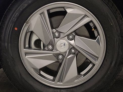 Used 2025 Hyundai Elantra SE image 31