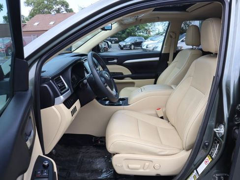 Used 2016 Toyota Highlander XLE AWD/4WD image 19
