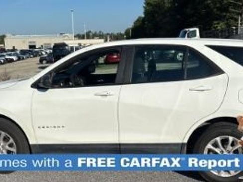 Used 2021 Chevrolet Equinox LS AWD/4WD image 2