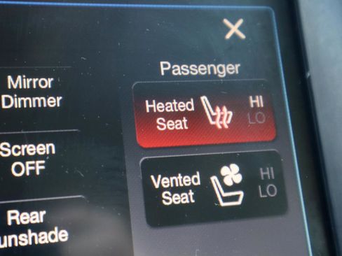 Used 2015 Chrysler 300 C w/ Light Group image 73