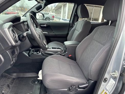 Used 2019 Toyota Tacoma TRD Off-Road image 17