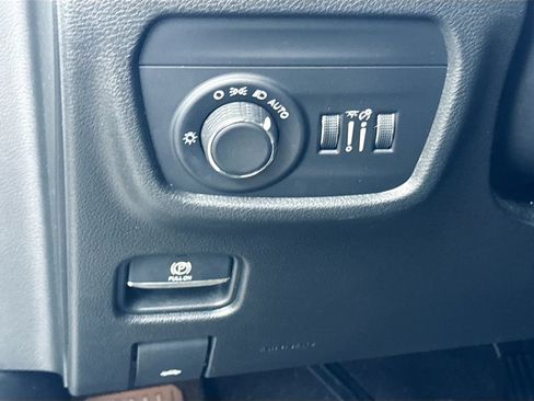 Used 2023 Jeep Grand Cherokee Altitude RWD image 10