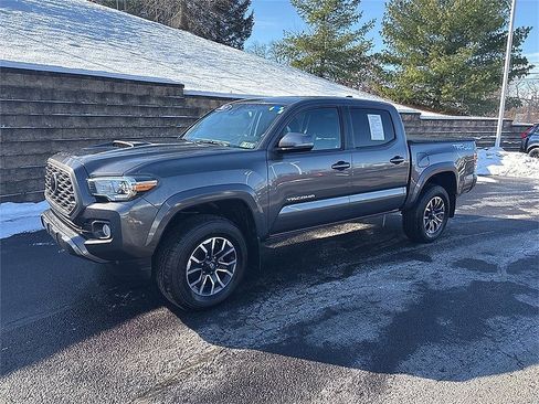 Used 2021 Toyota Tacoma TRD Sport image 2