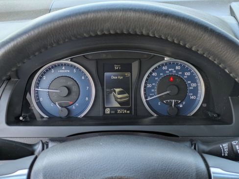 Used 2017 Toyota Camry XLE image 10