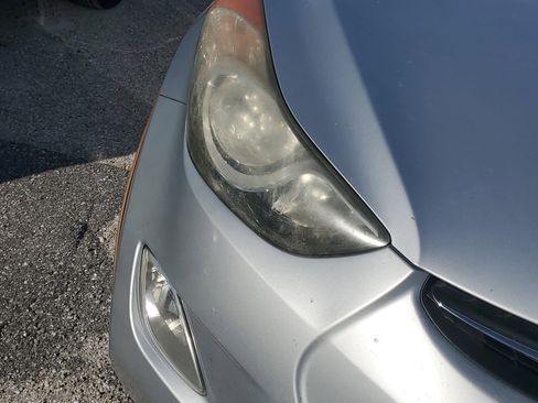 Used 2013 Hyundai Elantra GLS w/ Preferred Pkg image 2