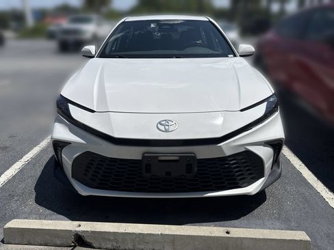 Used 2025 Toyota Camry SE FWD image 10