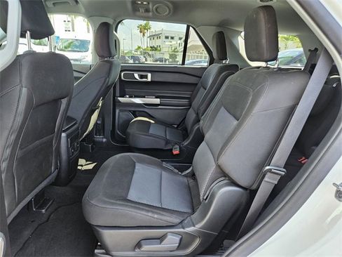 Used 2023 Ford Explorer XLT image 6