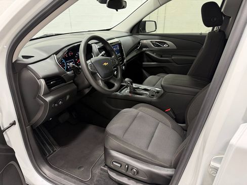 Used 2021 Chevrolet Traverse LS image 11