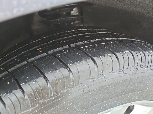 Used 2024 Ford Edge Titanium image 11