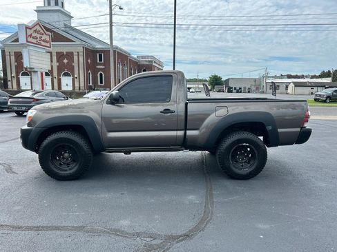 Used 2011 Toyota Tacoma 4x4 Regular Cab image 8