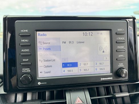Used 2021 Toyota RAV4 XLE AWD/4WD image 17
