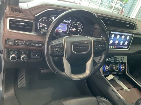 Used 2021 GMC Yukon Denali w/ Denali Premium Package AWD/4WD image 10
