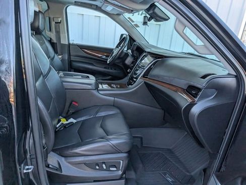 Used 2020 Cadillac Escalade Premium Luxury image 32
