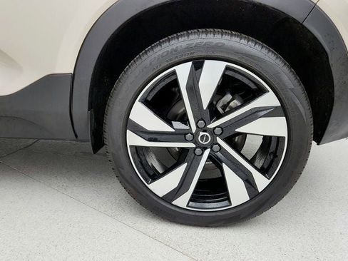 Used 2023 Volvo XC40 B5 Plus w/ Driver Assist Package image 9