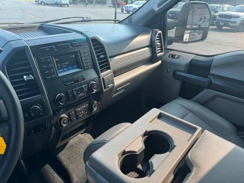 Used 2017 Ford F250 XL w/ Power Equipment Group AWD/4WD image 13