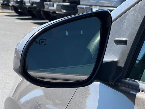 Used 2018 Toyota Corolla LE FWD image 48