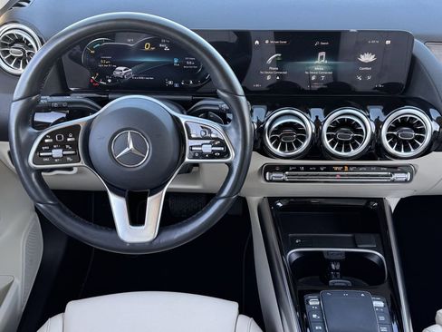 Used 2023 Mercedes-Benz GLA 250 4MATIC w/ Premium Package image 12