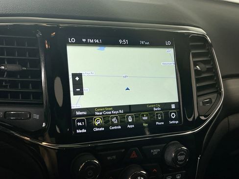 Used 2022 Jeep Grand Cherokee Laredo X image 13