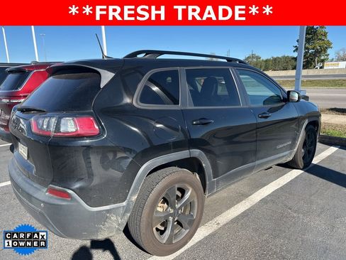 Used 2020 Jeep Cherokee Latitude Plus image 2