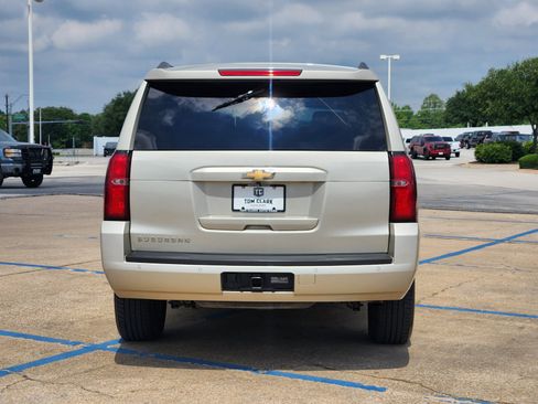 Used 2016 Chevrolet Suburban LT RWD image 32