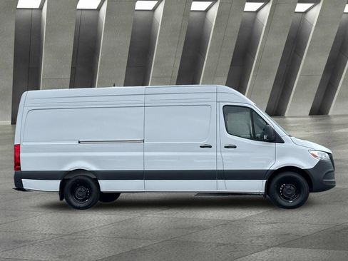 Used 2026 Mercedes-Benz Sprinter 2500 image 3