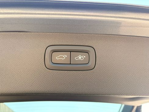 Used 2016 Volvo XC90 T6 Momentum w/ Momentum Plus Package AWD/4WD image 9
