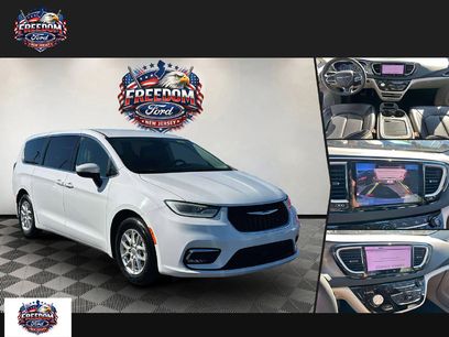 Used 2023 Chrysler Pacifica Touring-L