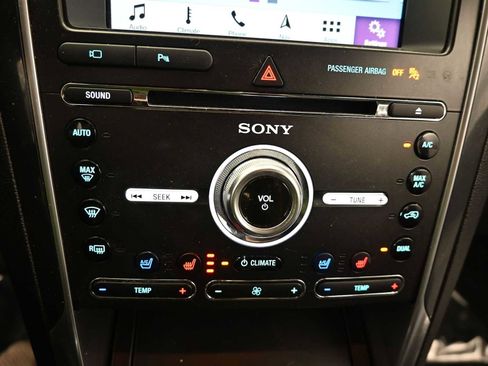 Used 2018 Ford Explorer Limited image 18