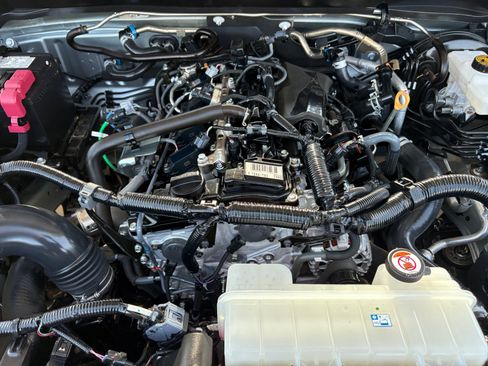Used 2025 Toyota Tacoma SR5 AWD/4WD image 21