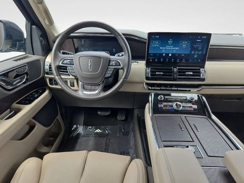 Used 2024 Lincoln Navigator Premiere AWD/4WD image 10