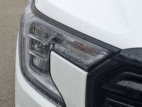 Used 2023 GMC Terrain SLT w/ Elevation Edition image 9