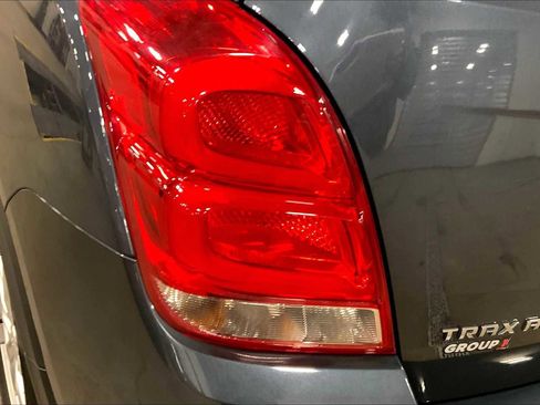 Used 2022 Chevrolet Trax LT w/ LT Convenience Package image 23