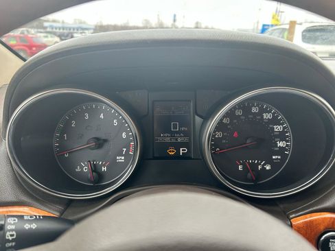 Used 2011 Jeep Grand Cherokee Overland image 22