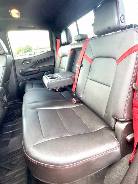 Used 2023 Chevrolet Colorado Z71 w/ Z71 Convenience Package 2 AWD/4WD image 12