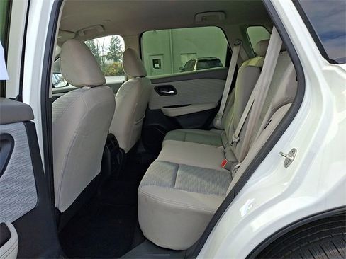 Used 2023 Nissan Rogue SV image 10