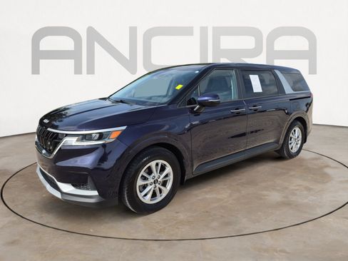 Used 2023 Kia Carnival LX FWD image 6