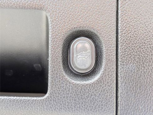 Used 2019 Cadillac Escalade Premium Luxury image 16