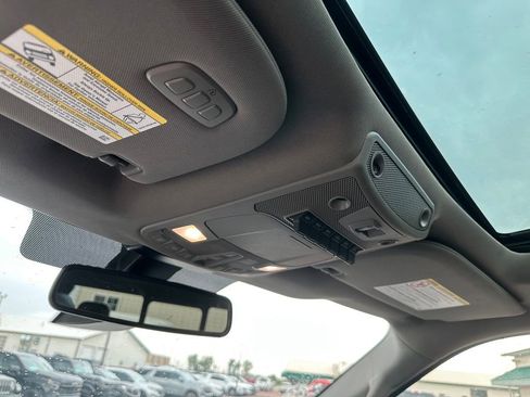 Used 2017 Ford F250 Lariat w/ Lariat Ultimate Package AWD/4WD image 19