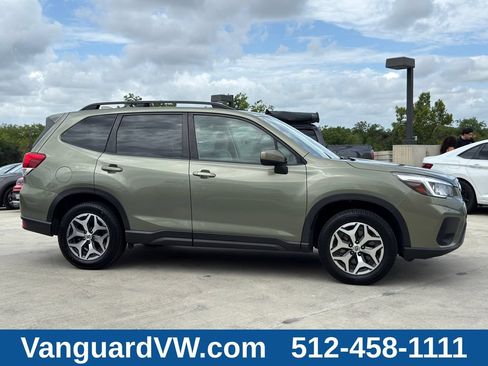 Used 2020 Subaru Forester Premium AWD/4WD image 6