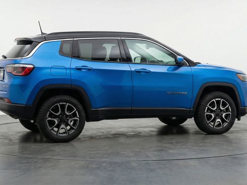 Used 2025 Jeep Compass Trailhawk w/ Trailer Tow Group AWD/4WD image 11