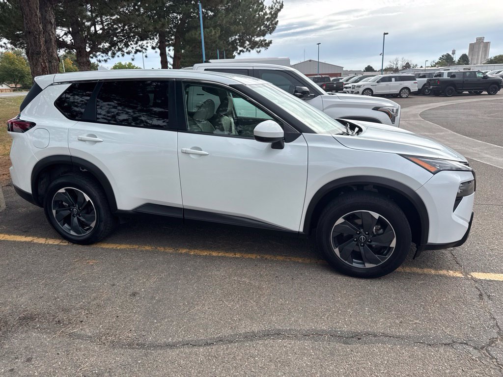 Used 2025 Nissan Rogue SV AWD/4WD image 6