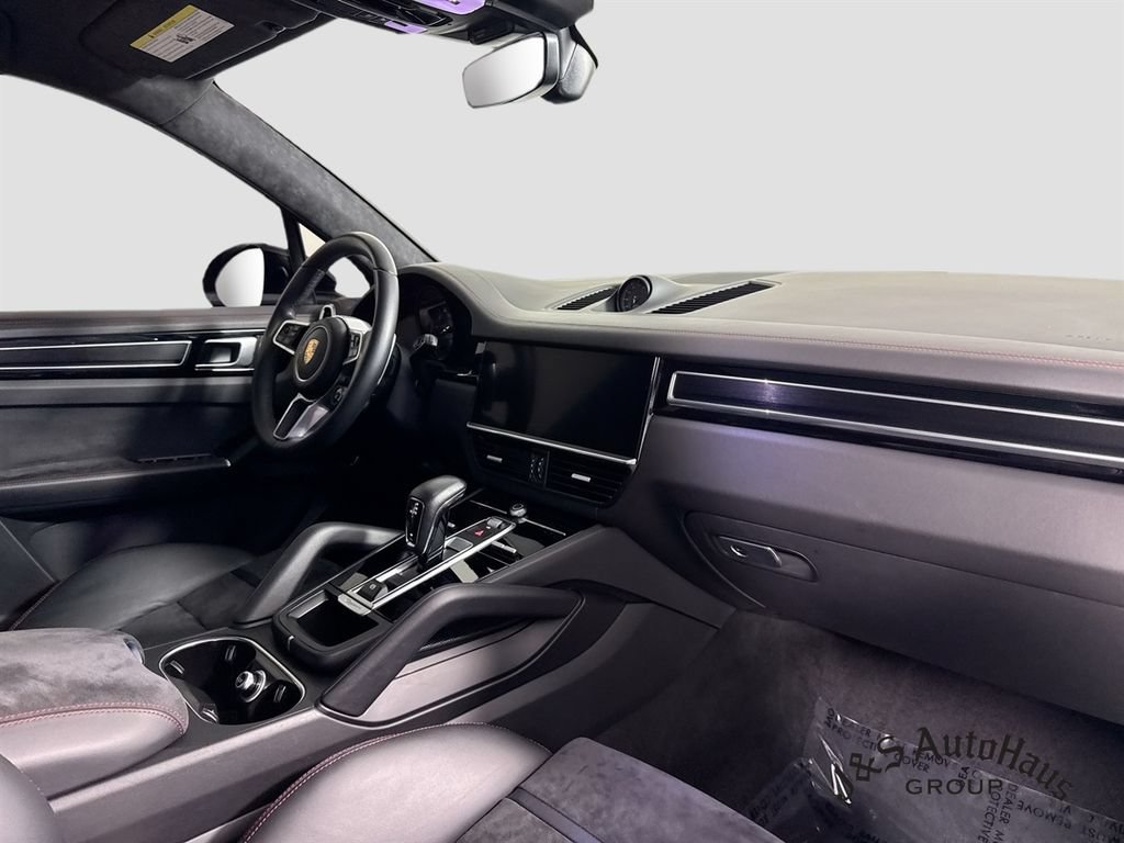 Used 2023 Porsche Cayenne GTS w/ Sport Chrono Package (8LH) AWD/4WD image 37
