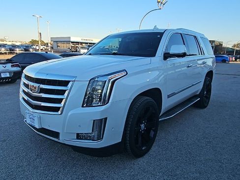Used 2019 Cadillac Escalade 2WD image 3