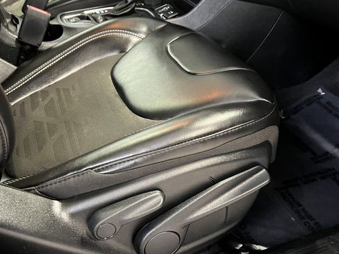 Used 2022 Jeep Cherokee Latitude w/ Sun & Sound Group image 14