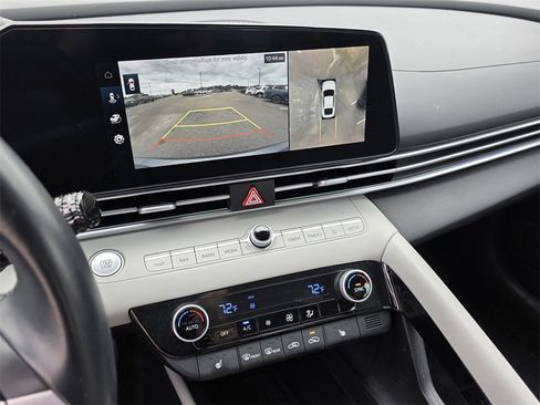 Used 2024 Hyundai Elantra Limited image 9